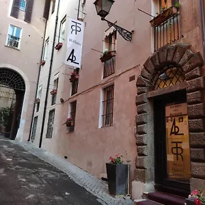 https://relais-palazzo-taverna.it-romehotels.com