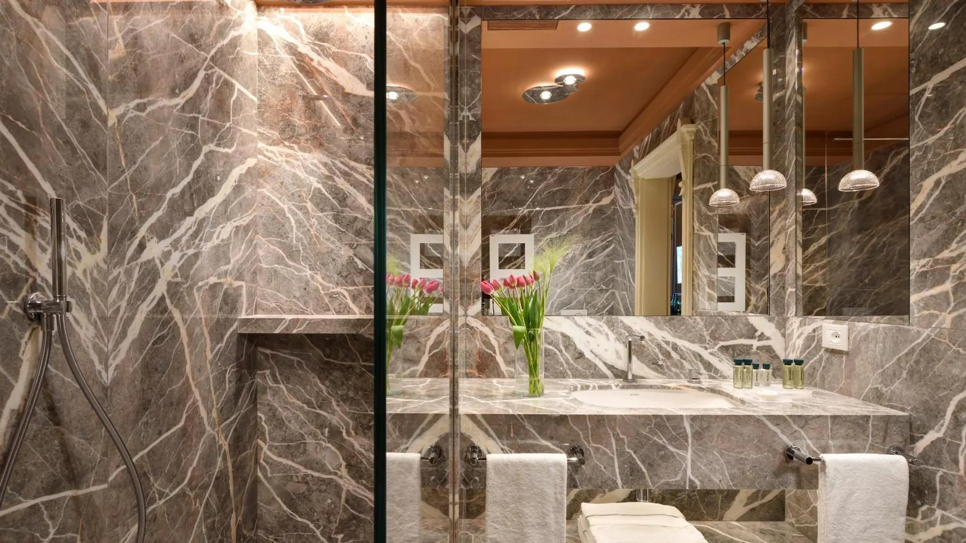 ***** Hotel Villa Cortine Palace Relais Chateaux Sirmione Italy